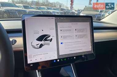 Седан Tesla Model 3 2020 в 