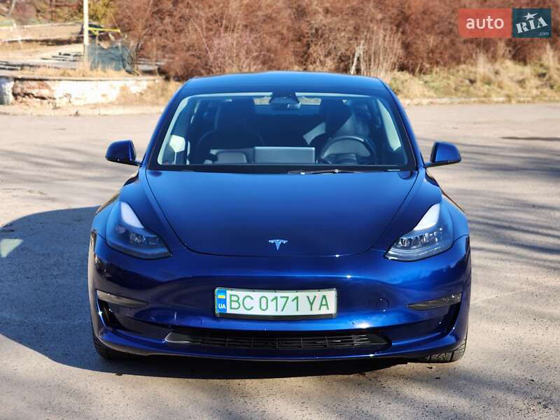 Седан Tesla Model 3 2022 в Львове