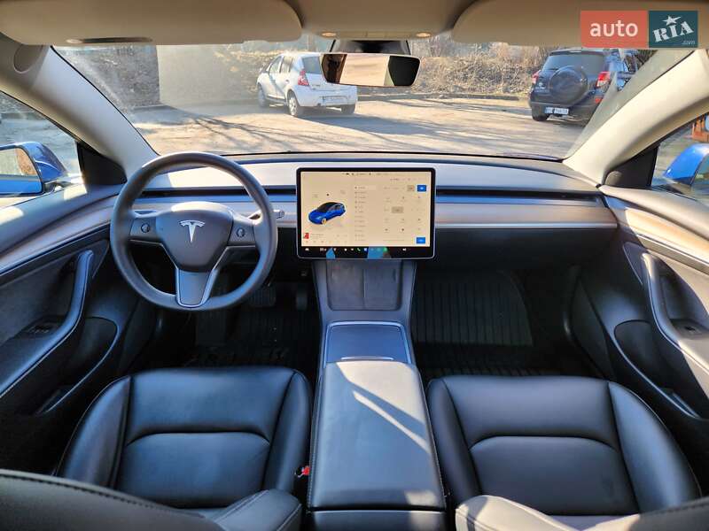 Седан Tesla Model 3 2022 в Львове