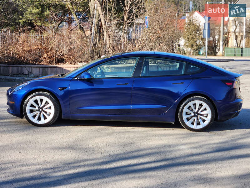 Седан Tesla Model 3 2022 в Львове