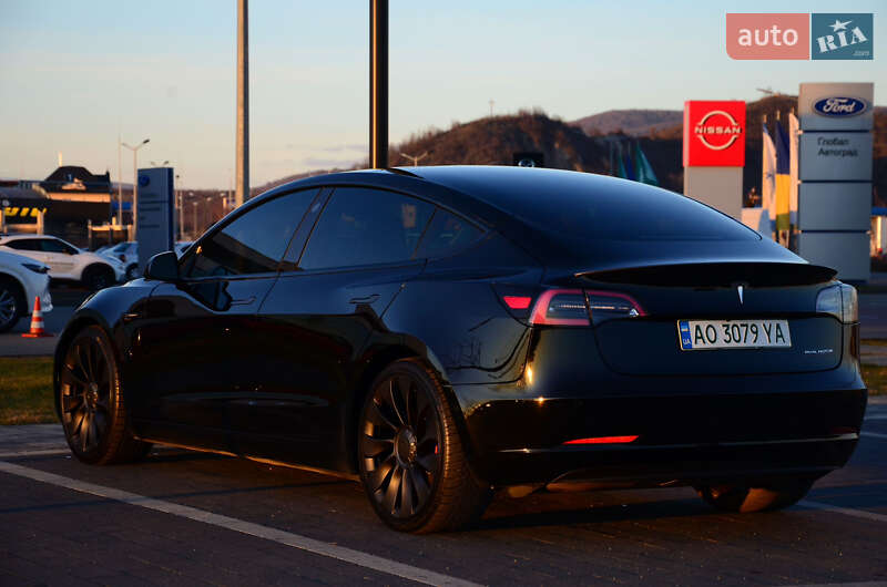 Седан Tesla Model 3 2021 в Мукачево