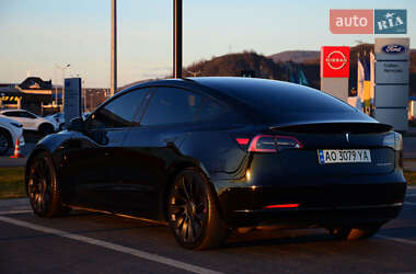 Седан Tesla Model 3 2021 в 