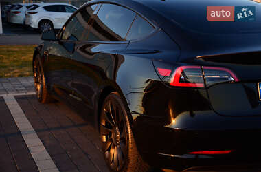 Седан Tesla Model 3 2021 в 