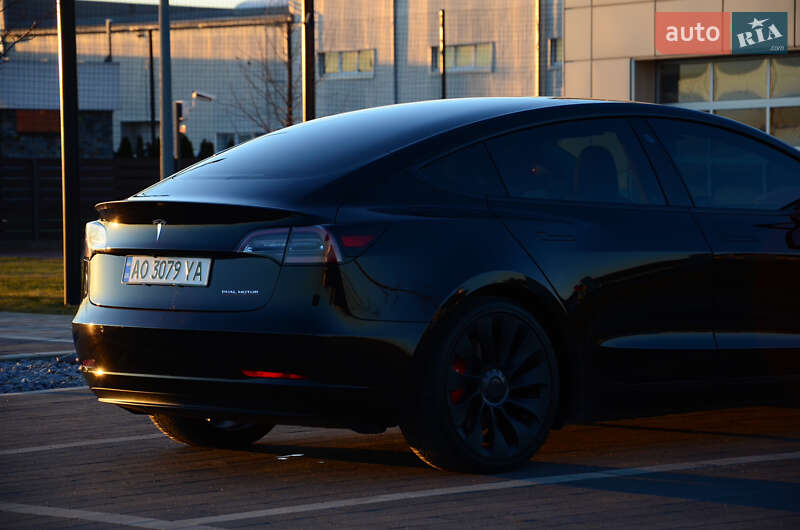 Седан Tesla Model 3 2021 в Мукачево