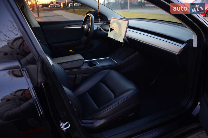 Седан Tesla Model 3 2021 в Мукачево