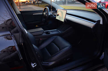 Седан Tesla Model 3 2021 в 