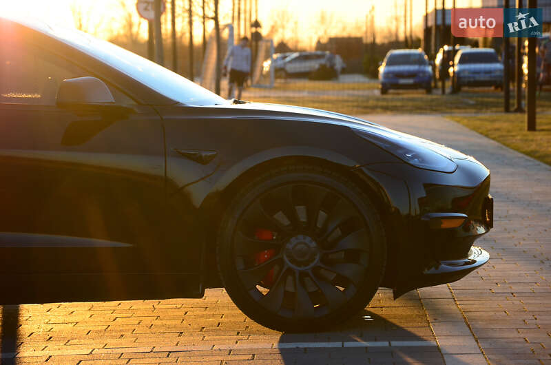 Седан Tesla Model 3 2021 в Мукачево