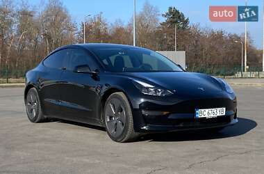Седан Tesla Model 3 2022 в 
