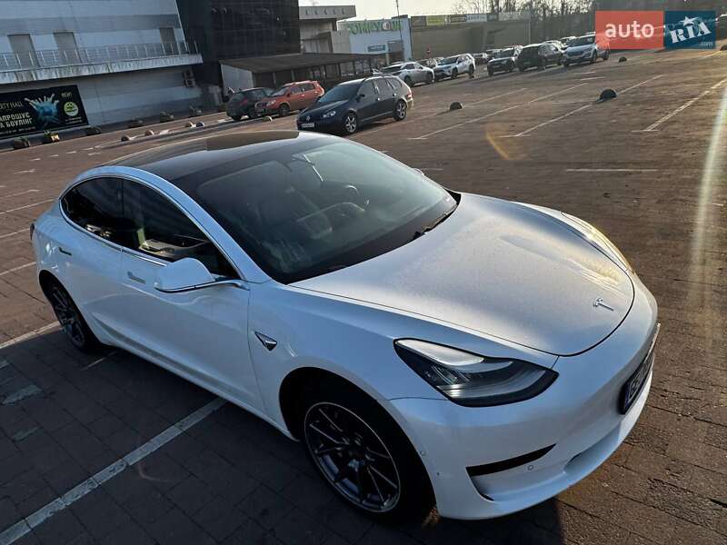 Седан Tesla Model 3 2020 в Житомире