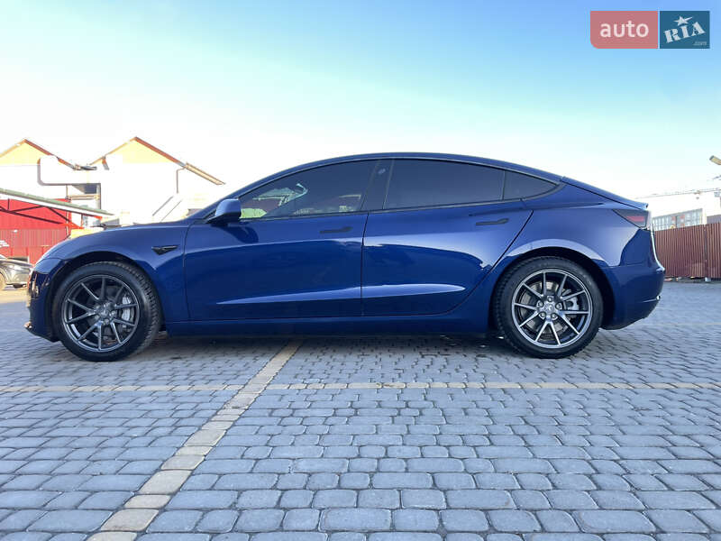 Седан Tesla Model 3 2021 в Львові