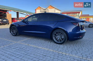 Седан Tesla Model 3 2021 в 