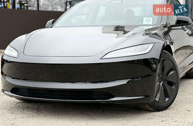 Седан Tesla Model 3 2024 в 