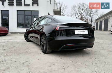 Седан Tesla Model 3 2024 в 