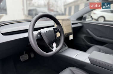 Седан Tesla Model 3 2024 в 