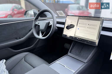 Седан Tesla Model 3 2024 в 