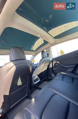 Седан Tesla Model 3 2021 в 
