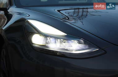 Седан Tesla Model 3 2023 в 