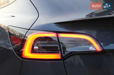 Седан Tesla Model 3 2023 в 