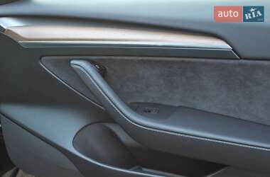 Седан Tesla Model 3 2023 в 