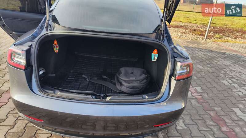Седан Tesla Model 3 2019 в Тячеве