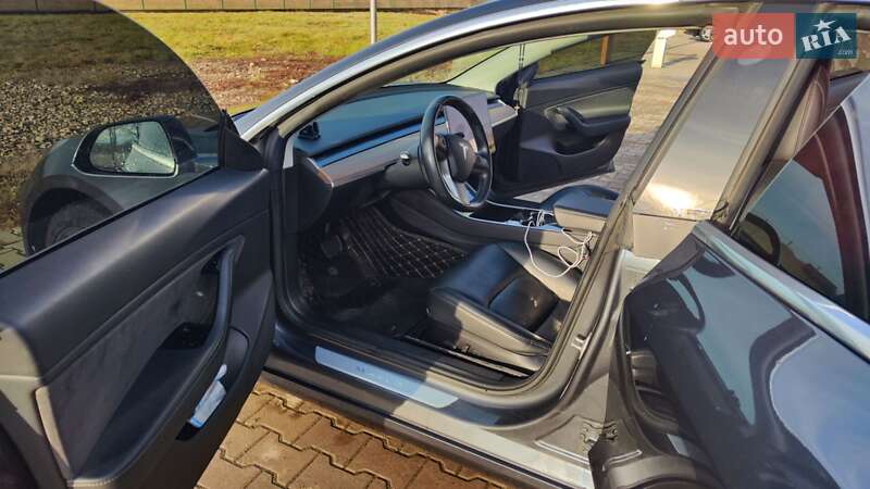 Седан Tesla Model 3 2019 в Тячеве