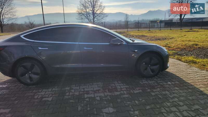 Седан Tesla Model 3 2019 в Тячеве