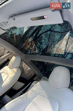 Седан Tesla Model 3 2019 в 