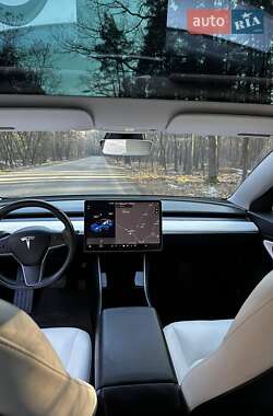 Седан Tesla Model 3 2019 в 