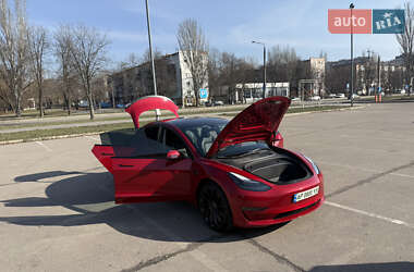 Седан Tesla Model 3 2022 в 