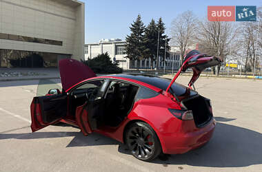 Седан Tesla Model 3 2022 в 