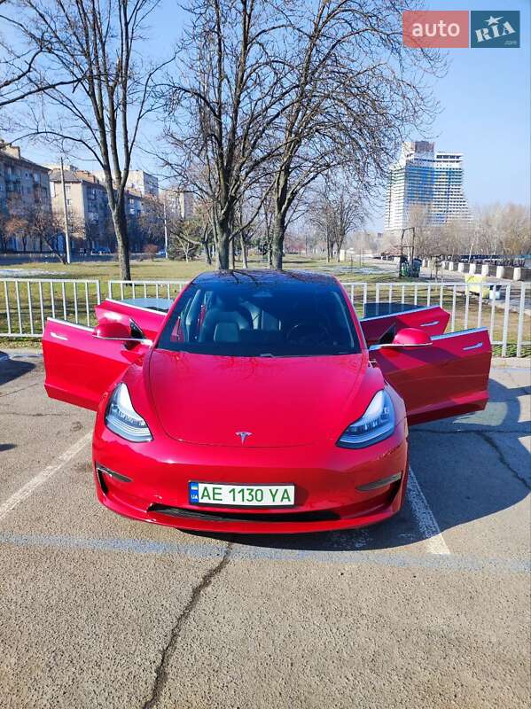 Седан Tesla Model 3 2018 в Дніпрі