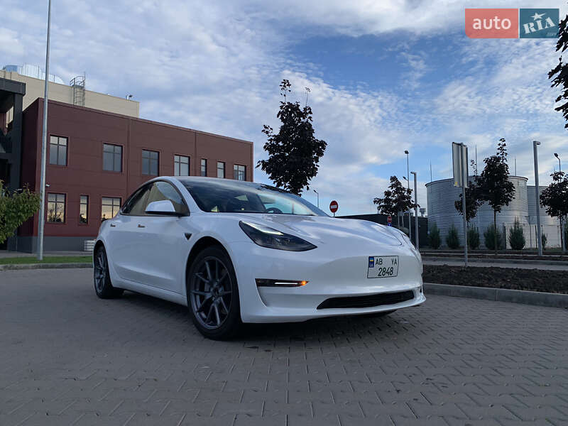 Седан Tesla Model 3 2023 в Вінниці