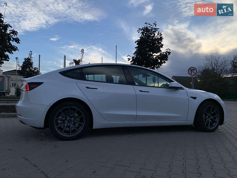 Седан Tesla Model 3 2023 в Вінниці