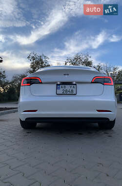 Седан Tesla Model 3 2023 в Виннице