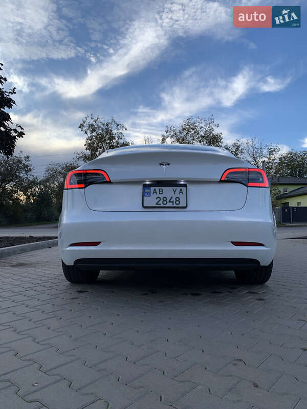 Седан Tesla Model 3 2023 в Вінниці