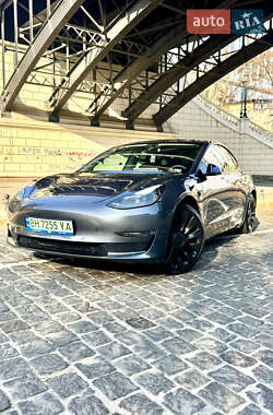 Седан Tesla Model 3 2022 в 