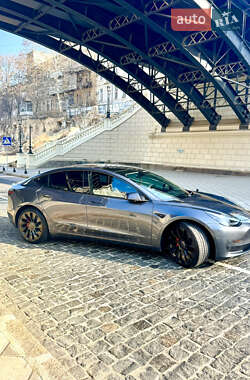 Седан Tesla Model 3 2022 в 