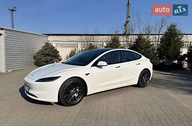 Седан Tesla Model 3 2023 в 