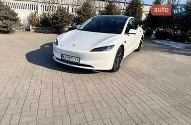 Седан Tesla Model 3 2023 в 