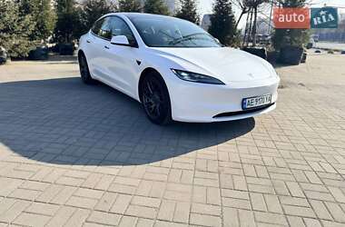Седан Tesla Model 3 2023 в 