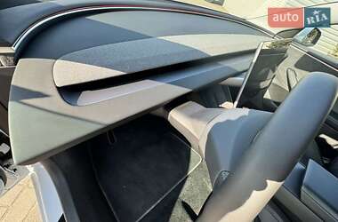 Седан Tesla Model 3 2023 в 