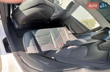 Седан Tesla Model 3 2023 в 