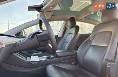 Седан Tesla Model 3 2022 в 