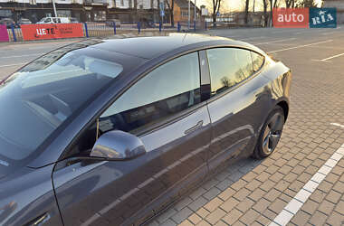 Седан Tesla Model 3 2022 в 