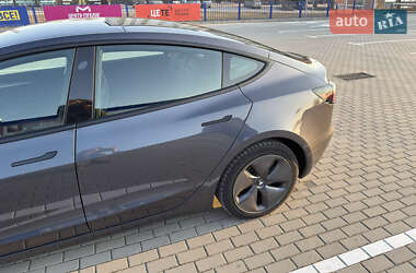 Седан Tesla Model 3 2022 в 
