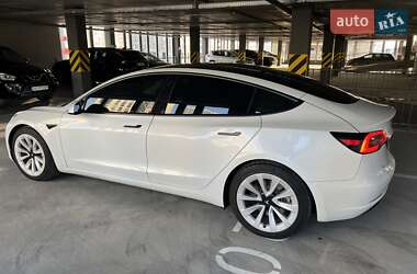 Седан Tesla Model 3 2021 в Киеве