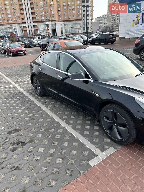 Седан Tesla Model 3 2018 в Киеве