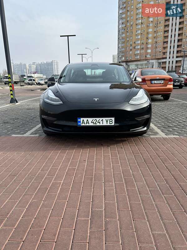 Седан Tesla Model 3 2018 в Киеве