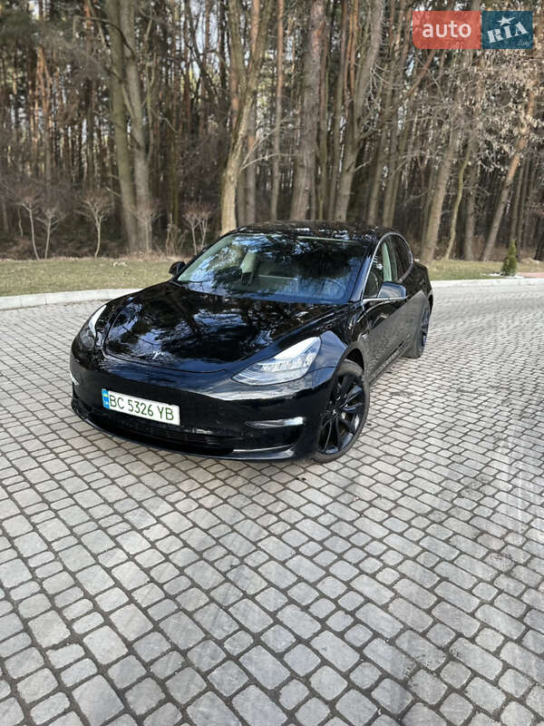 Седан Tesla Model 3 2020 в Львові