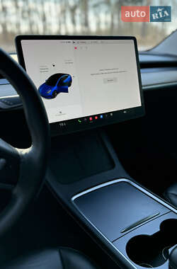 Седан Tesla Model 3 2021 в 